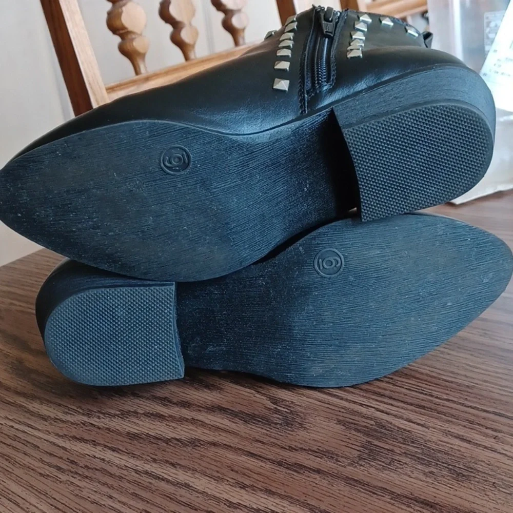 Betsey Johnson Betseyville Black Silver Studded Booties Size 6
